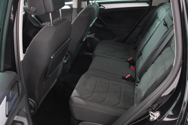 Volkswagen Tiguan 1.5 TSI 150pk DSG Comfortline Volkswagen Tiguan 1.5 TSI 150pk DSG ACT Comfortline | Navigatie | Apple Carplay/Android Auto | Climate Control | Electrische achterklep | Digitale Cockpit