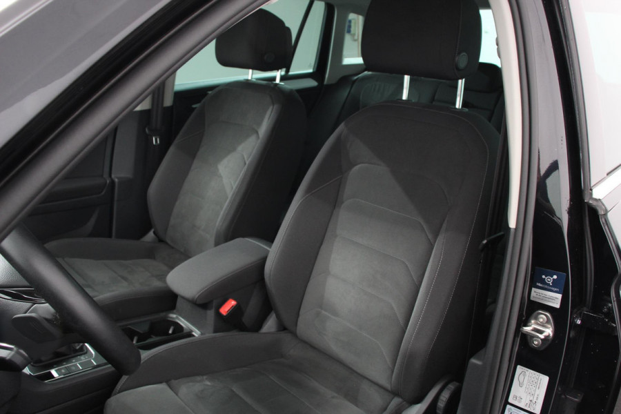 Volkswagen Tiguan 1.5 TSI 150pk DSG Comfortline Volkswagen Tiguan 1.5 TSI 150pk DSG ACT Comfortline | Navigatie | Apple Carplay/Android Auto | Climate Control | Electrische achterklep | Digitale Cockpit