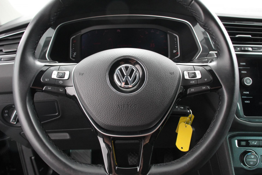 Volkswagen Tiguan 1.5 TSI 150pk DSG Comfortline Volkswagen Tiguan 1.5 TSI 150pk DSG ACT Comfortline | Navigatie | Apple Carplay/Android Auto | Climate Control | Electrische achterklep | Digitale Cockpit