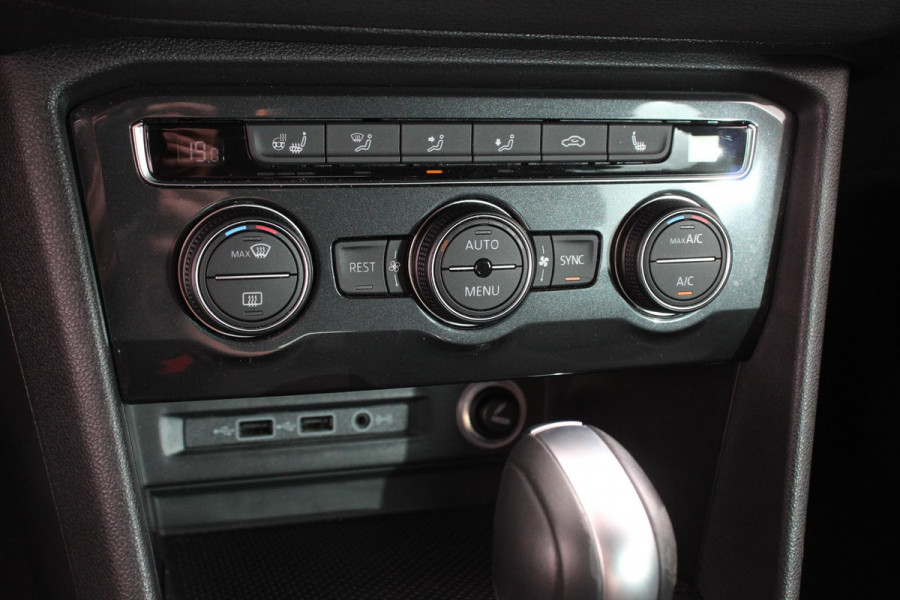 Volkswagen Tiguan 1.5 TSI 150pk DSG Comfortline Volkswagen Tiguan 1.5 TSI 150pk DSG ACT Comfortline | Navigatie | Apple Carplay/Android Auto | Climate Control | Electrische achterklep | Digitale Cockpit