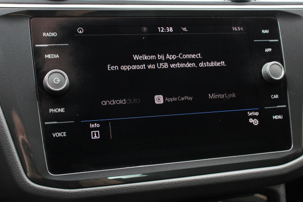 Volkswagen Tiguan 1.5 TSI 150pk DSG Comfortline Volkswagen Tiguan 1.5 TSI 150pk DSG ACT Comfortline | Navigatie | Apple Carplay/Android Auto | Climate Control | Electrische achterklep | Digitale Cockpit