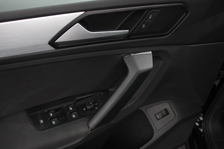 Volkswagen Tiguan 1.5 TSI 150pk DSG Comfortline Volkswagen Tiguan 1.5 TSI 150pk DSG ACT Comfortline | Navigatie | Apple Carplay/Android Auto | Climate Control | Electrische achterklep | Digitale Cockpit