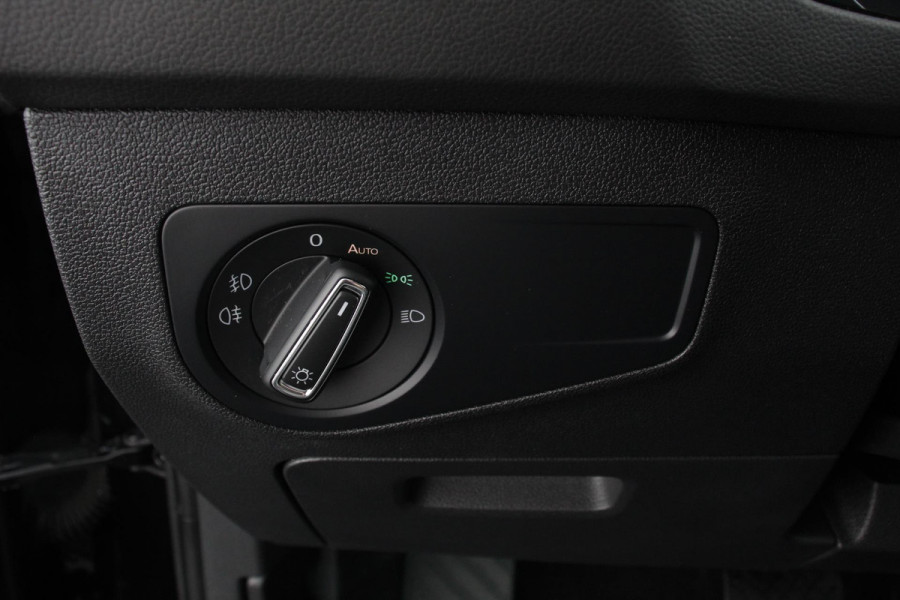 Volkswagen Tiguan 1.5 TSI 150pk DSG Comfortline Volkswagen Tiguan 1.5 TSI 150pk DSG ACT Comfortline | Navigatie | Apple Carplay/Android Auto | Climate Control | Electrische achterklep | Digitale Cockpit