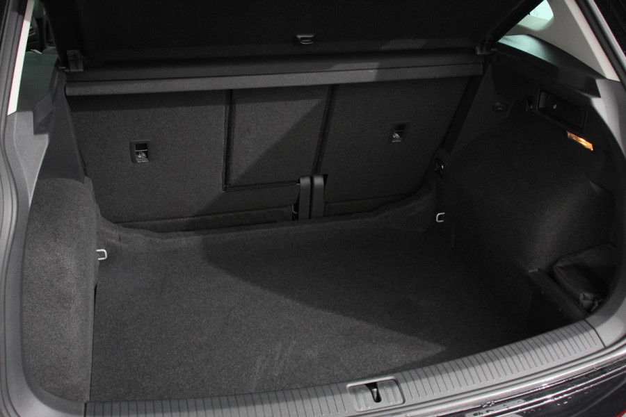 Volkswagen Tiguan 1.5 TSI 150pk DSG Comfortline Volkswagen Tiguan 1.5 TSI 150pk DSG ACT Comfortline | Navigatie | Apple Carplay/Android Auto | Climate Control | Electrische achterklep | Digitale Cockpit