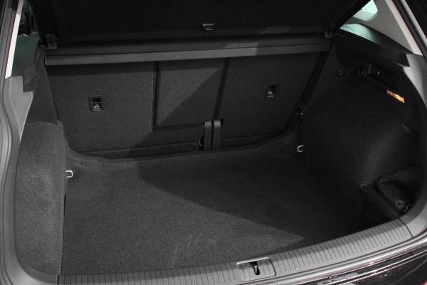 Volkswagen Tiguan 1.5 TSI 150pk DSG Comfortline Volkswagen Tiguan 1.5 TSI 150pk DSG ACT Comfortline | Navigatie | Apple Carplay/Android Auto | Climate Control | Electrische achterklep | Digitale Cockpit