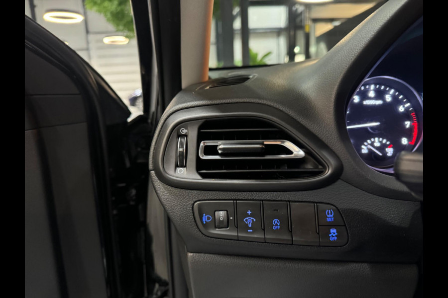 Hyundai i30 1.5 T-GDi MHEV Garantie Camera CarPlay StuurVW StoelVW Lane Cruise Clima Navi DAB Led Facelift Model Rijklaar