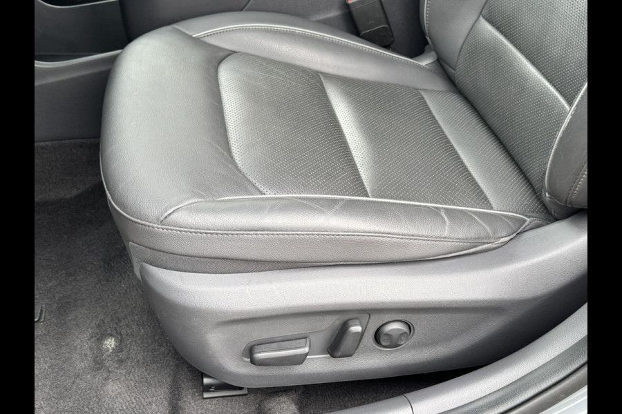 Hyundai IONIQ Premium EV 38 kWh Adaptive cruise control Climate control Stoel- en stuurverwarming Achterbankverwarming Snelladen