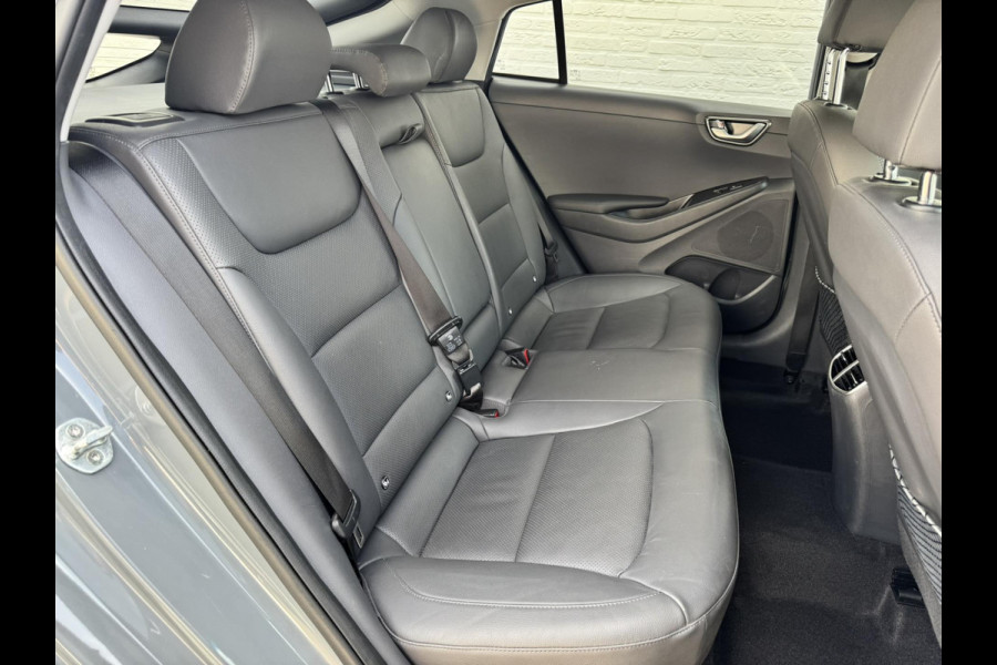 Hyundai IONIQ Premium EV 38 kWh Adaptive cruise control Climate control Stoel- en stuurverwarming Achterbankverwarming Snelladen