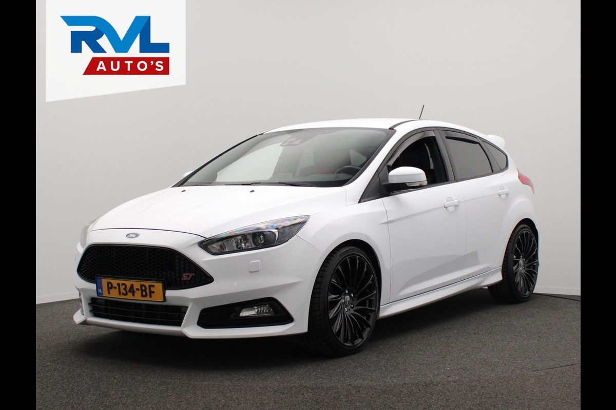 Ford Focus 2.0 ST 250PK Recaro/stoelen Climate/control Navigatie Ford Focus 2.0 ST 250PK Recaro/stoelen Climate/control Navigatie