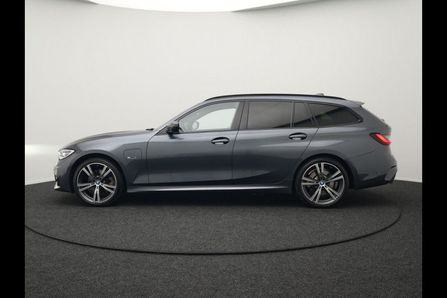 BMW 3 Serie Touring 320e M Sport Plug In Hybrid Dealer O.H PHEV | Alcantara Sportstoelen Verwarmd | 19"L.M | Keyless | Camera | Parkassist  | Apple Carplay | Sfeerverlichting | Navi Full Map |