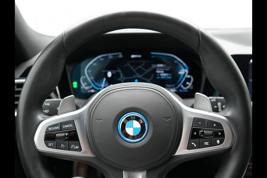 BMW 3 Serie Touring 320e M Sport Plug In Hybrid Dealer O.H PHEV | Alcantara Sportstoelen Verwarmd | 19"L.M | Keyless | Camera | Parkassist  | Apple Carplay | Sfeerverlichting | Navi Full Map |