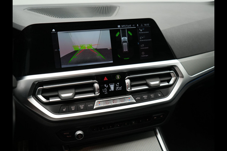 BMW 3 Serie Touring 320e M Sport Plug In Hybrid Dealer O.H PHEV | Alcantara Sportstoelen Verwarmd | 19"L.M | Keyless | Camera | Parkassist  | Apple Carplay | Sfeerverlichting | Navi Full Map |