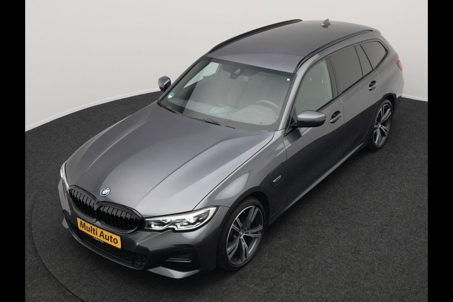 BMW 3 Serie Touring 320e M Sport Plug In Hybrid Dealer O.H PHEV | Alcantara Sportstoelen Verwarmd | 19"L.M | Keyless | Camera | Parkassist  | Apple Carplay | Sfeerverlichting | Navi Full Map |