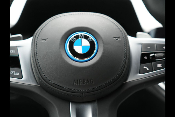 BMW 3 Serie Touring 320e M Sport Plug In Hybrid Dealer O.H PHEV | Alcantara Sportstoelen Verwarmd | 19"L.M | Keyless | Camera | Parkassist  | Apple Carplay | Sfeerverlichting | Navi Full Map |