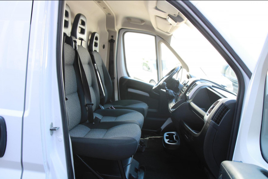 Fiat Ducato 30 2.3 MultiJet L2H1 / Trekhaak / Imperiaal / Camera / 3 zits