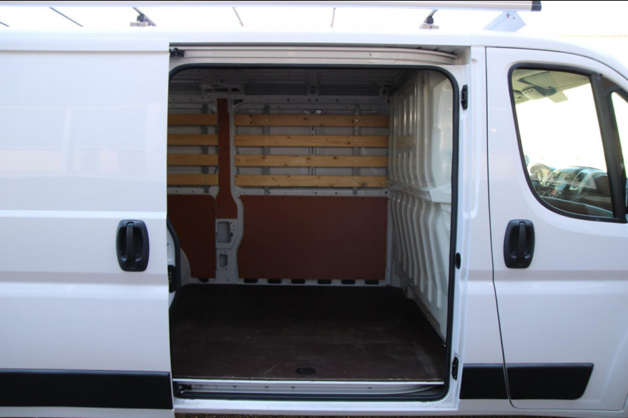 Fiat Ducato 30 2.3 MultiJet L2H1 / Trekhaak / Imperiaal / Camera / 3 zits
