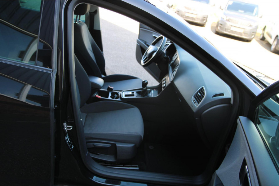Seat León ST 1.0 EcoTSI Style Business Intense / Camera / App connect / Cruise