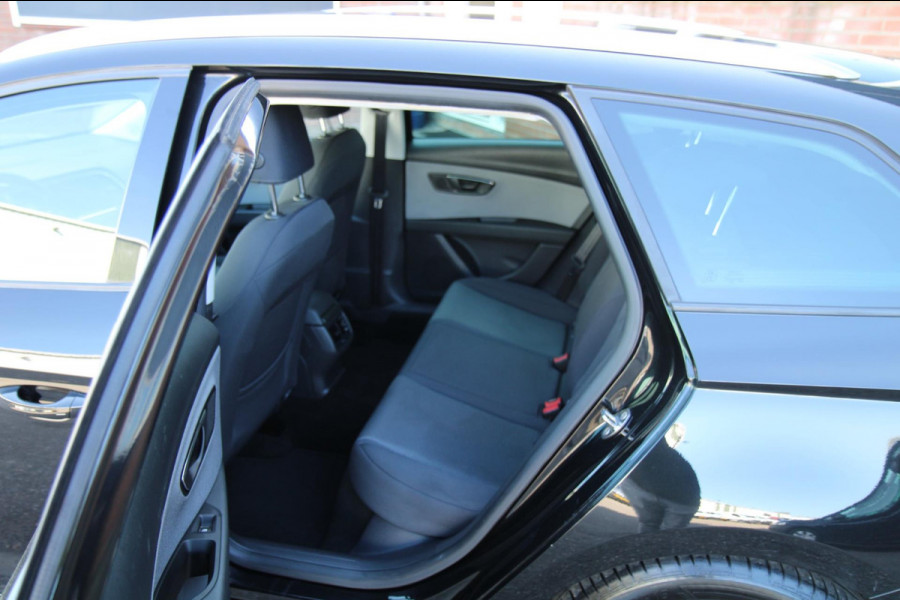 Seat León ST 1.0 EcoTSI Style Business Intense / Camera / App connect / Cruise