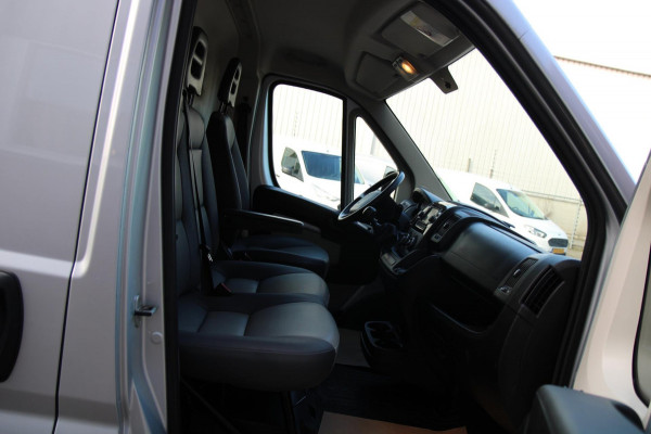 Peugeot Boxer 330 2.0 BlueHDI L1H1 Premium Pack / Camera / Trekhaak / Navi