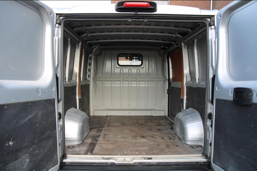Peugeot Boxer 330 2.0 BlueHDI L1H1 Premium Pack / Camera / Trekhaak / Navi
