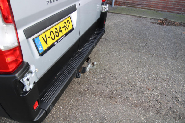 Peugeot Boxer 330 2.0 BlueHDI L1H1 Premium Pack / Camera / Trekhaak / Navi