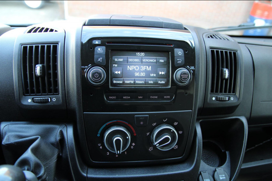 Peugeot Boxer 330 2.0 BlueHDI L1H1 Premium Pack / Camera / Trekhaak / Navi