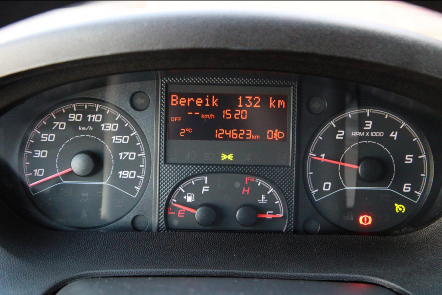 Peugeot Boxer 330 2.0 BlueHDI L1H1 Premium Pack / Camera / Trekhaak / Navi