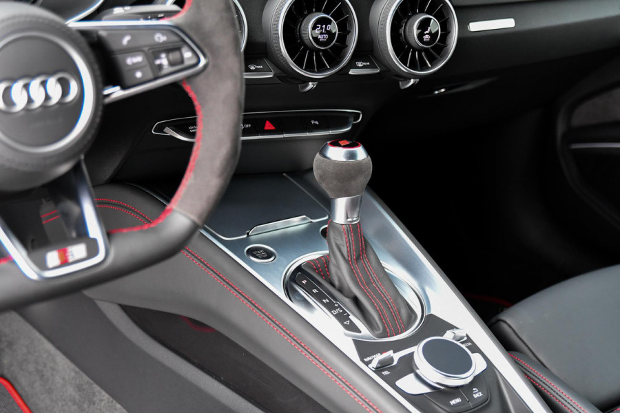 Audi TT 45 TFSI S Line Competition Plus. RS stoelen, Matrix, B&O, CarPlay, Keyless, 20'', BTW!