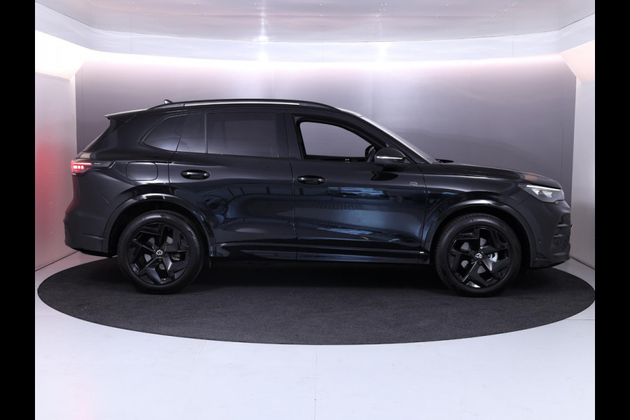 Volkswagen Tiguan 1.5 eTSI R-Line Edition 150 pk Automaat (DSG) | Navigatie | Parkeersensoren (Park assist) | Rondomzicht camera | Matrix LED koplampen | Black Style pakket | R-Line |