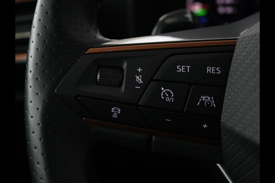 CUPRA Leon 1.4 e-Hybrid | Stoel & stuurverwarming | Carplay | Adaptive cruise | Camera | Navigatie | Sfeerverlichting | Full LED | Keyless | PHEV