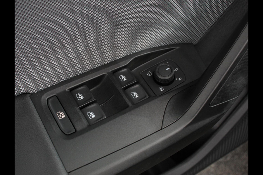Seat Leon 1.0 eTSI 110pk DSG Style Navigatie Apple Carplay/ Android Auto Camera Parkeersensoren Stoel- en stuurverwarming Cruise Control Virtual Cockpit Climate Control