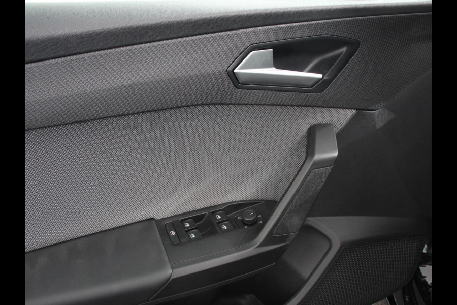 Seat Leon 1.0 eTSI 110pk DSG Style Navigatie Apple Carplay/ Android Auto Camera Parkeersensoren Stoel- en stuurverwarming Cruise Control Virtual Cockpit Climate Control