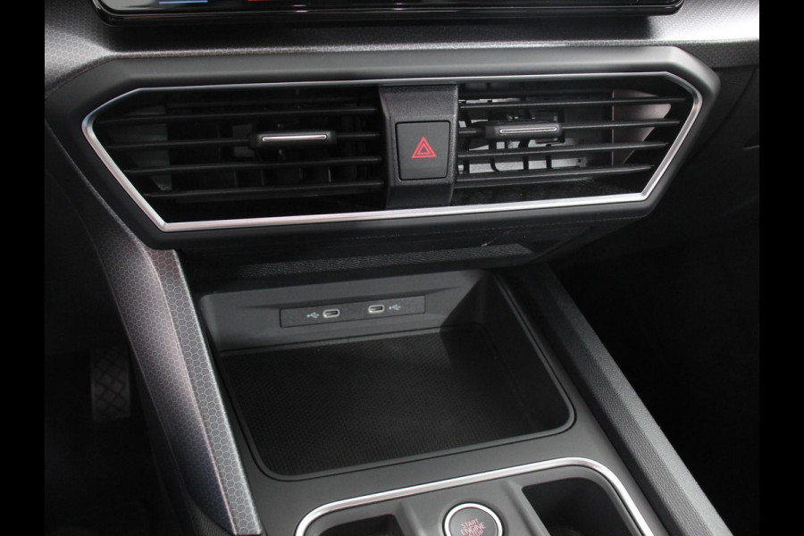 Seat Leon 1.0 eTSI 110pk DSG Style Navigatie Apple Carplay/ Android Auto Camera Parkeersensoren Stoel- en stuurverwarming Cruise Control Virtual Cockpit Climate Control