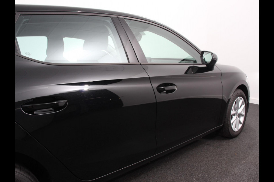 Seat Leon 1.0 eTSI 110pk DSG Style Navigatie Apple Carplay/ Android Auto Camera Parkeersensoren Stoel- en stuurverwarming Cruise Control Virtual Cockpit Climate Control