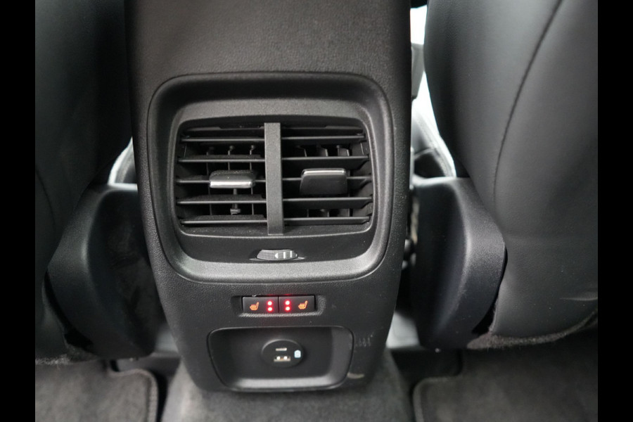 Ford Kuga 2.5 Vignale Plug In Hybrid 225pk PHEV | Trekhaak af Fabriek | Adaptive Cruise | Lederen Sportstoelen Memory | B&O Sound | Keyless | Head Up | 19"L.M |  Stuur & Stoelverwarming |