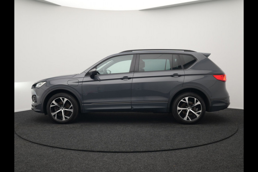 Seat Tarraco 1.4 TSI e-Hybrid FR Plug In Hybrid 245pk Dealer O.H PHEV | Trekhaak af Fabriek | Lederen Sportstoelen Memory | Adaptive Cruise | 19"L.M | Parkassist & Camera | Virtual | Keyless | Stuurverwarming |