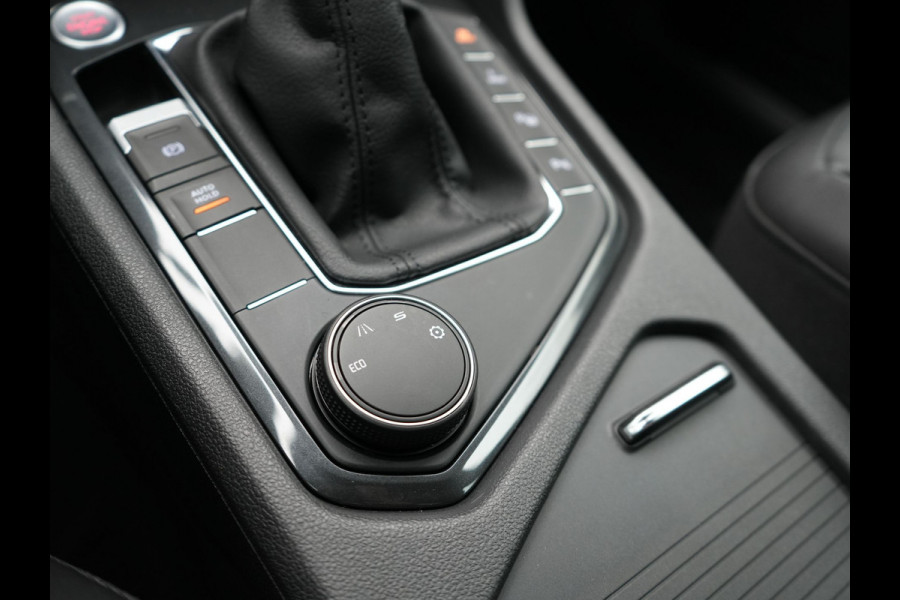 Seat Tarraco 1.4 TSI e-Hybrid FR Plug In Hybrid 245pk Dealer O.H PHEV | Trekhaak af Fabriek | Lederen Sportstoelen Memory | Adaptive Cruise | 19"L.M | Parkassist & Camera | Virtual | Keyless | Stuurverwarming |
