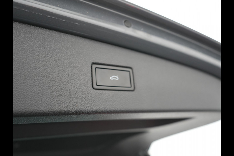 Seat Tarraco 1.4 TSI e-Hybrid FR Plug In Hybrid 245pk Dealer O.H PHEV | Trekhaak af Fabriek | Lederen Sportstoelen Memory | Adaptive Cruise | 19"L.M | Parkassist & Camera | Virtual | Keyless | Stuurverwarming |