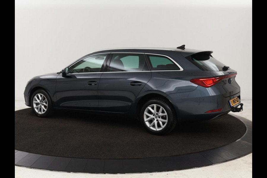 Seat Leon 1.5 eTSI Style Launch Edition | Trekhaak | Carplay | Adaptive cruise | Camera | Navigatie | Park Assist | Climate control