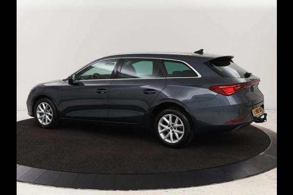 Seat Leon 1.5 eTSI Style Launch Edition | Trekhaak | Carplay | Adaptive cruise | Camera | Navigatie | Park Assist | Climate control