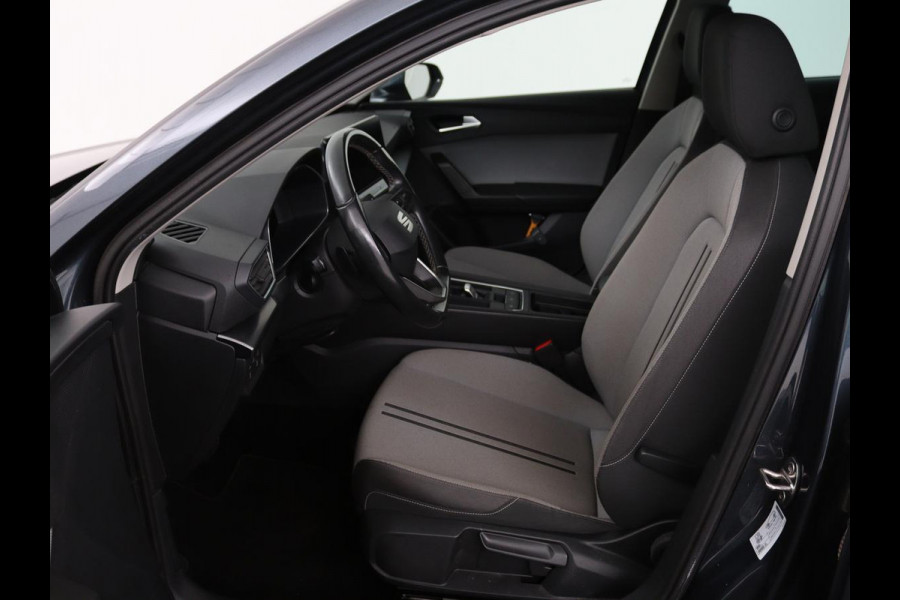 Seat Leon 1.5 eTSI Style Launch Edition | Trekhaak | Carplay | Adaptive cruise | Camera | Navigatie | Park Assist | Climate control