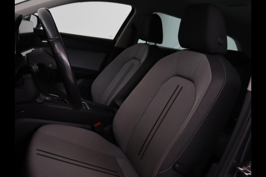 Seat Leon 1.5 eTSI Style Launch Edition | Trekhaak | Carplay | Adaptive cruise | Camera | Navigatie | Park Assist | Climate control