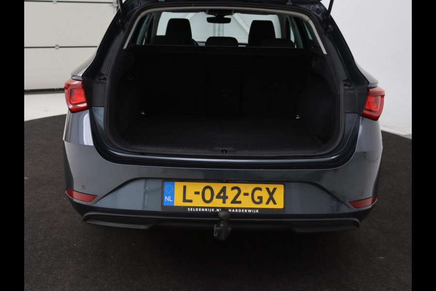 Seat Leon 1.5 eTSI Style Launch Edition | Trekhaak | Carplay | Adaptive cruise | Camera | Navigatie | Park Assist | Climate control