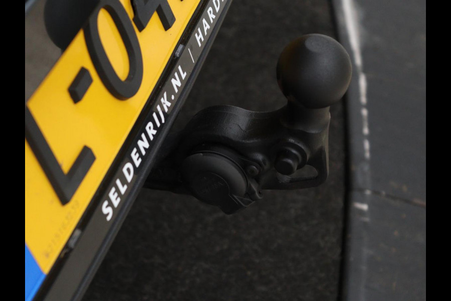 Seat Leon 1.5 eTSI Style Launch Edition | Trekhaak | Carplay | Adaptive cruise | Camera | Navigatie | Park Assist | Climate control