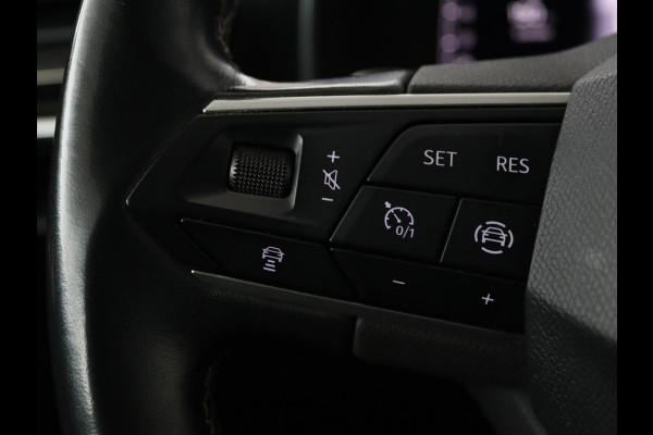 Seat Leon 1.5 eTSI Style Launch Edition | Trekhaak | Carplay | Adaptive cruise | Camera | Navigatie | Park Assist | Climate control