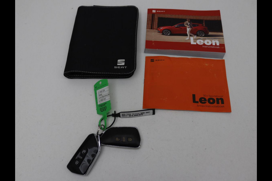 Seat Leon 1.5 eTSI Style Launch Edition | Trekhaak | Carplay | Adaptive cruise | Camera | Navigatie | Park Assist | Climate control