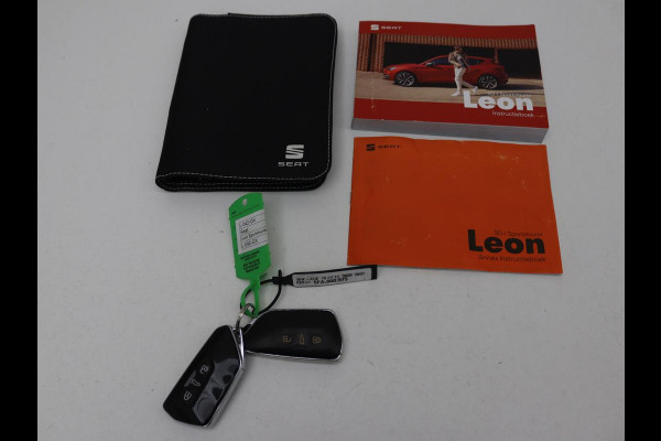 Seat Leon 1.5 eTSI Style Launch Edition | Trekhaak | Carplay | Adaptive cruise | Camera | Navigatie | Park Assist | Climate control
