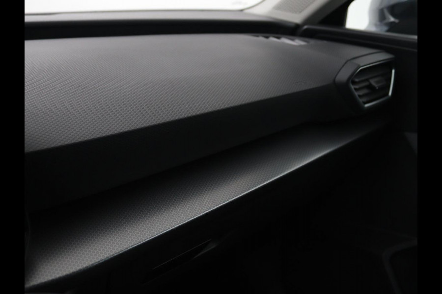 Seat Leon 1.5 eTSI Style Launch Edition | Trekhaak | Carplay | Adaptive cruise | Camera | Navigatie | Park Assist | Climate control
