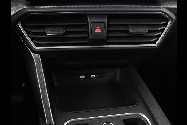 Seat Leon 1.5 eTSI Style Launch Edition | Trekhaak | Carplay | Adaptive cruise | Camera | Navigatie | Park Assist | Climate control