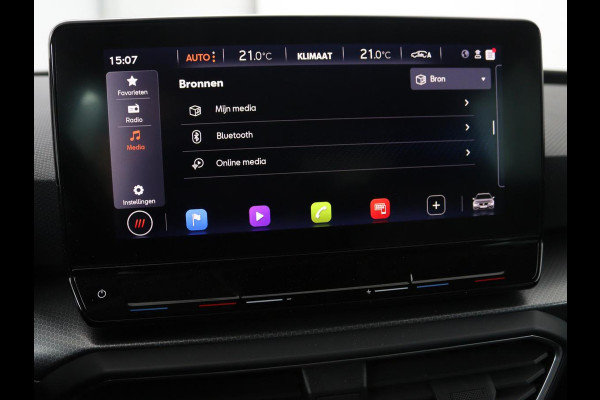 Seat Leon 1.5 eTSI Style Launch Edition | Trekhaak | Carplay | Adaptive cruise | Camera | Navigatie | Park Assist | Climate control